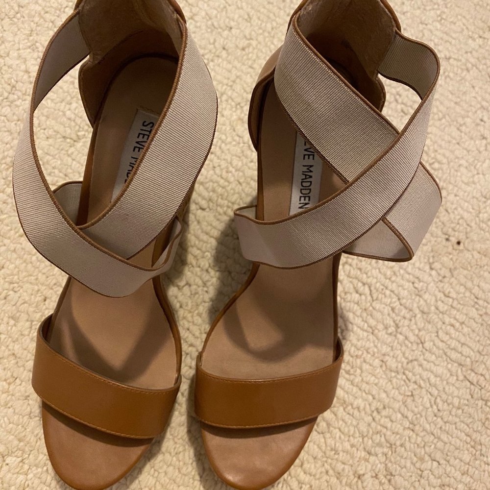 Steven Madden Brown Wedges